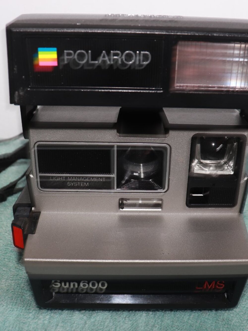 VTG Polaroid Sun 600 LMS Land Camera Instant Film Camera with Strap UNTESTED